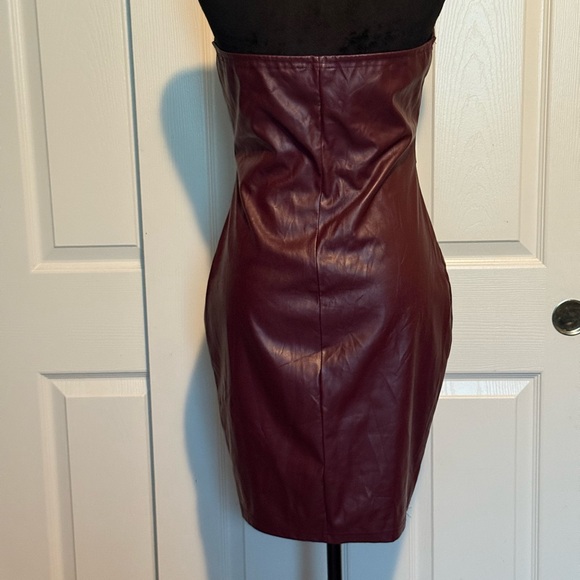Elegant Burgundy Strapless Mini Dress - Picture 4 of 6